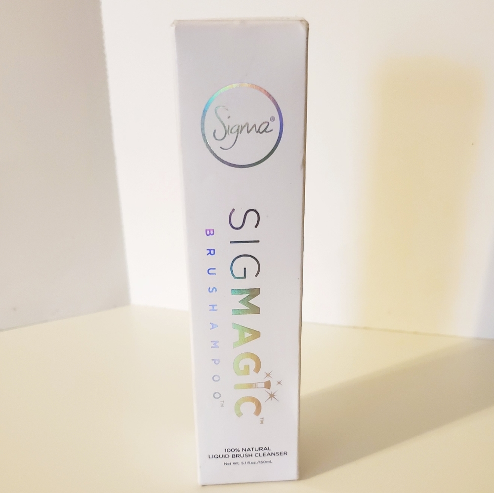 Makeup brush liquid cleanser